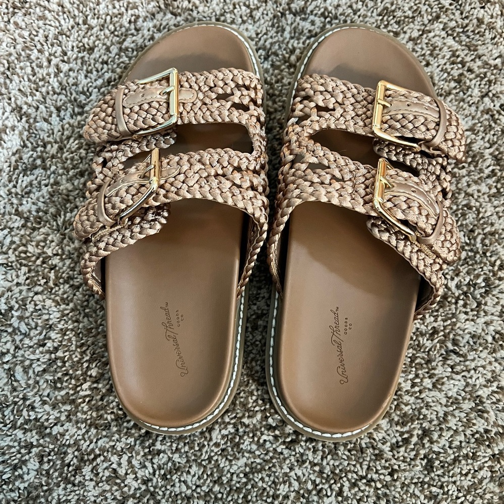 Universal Thread Sandals